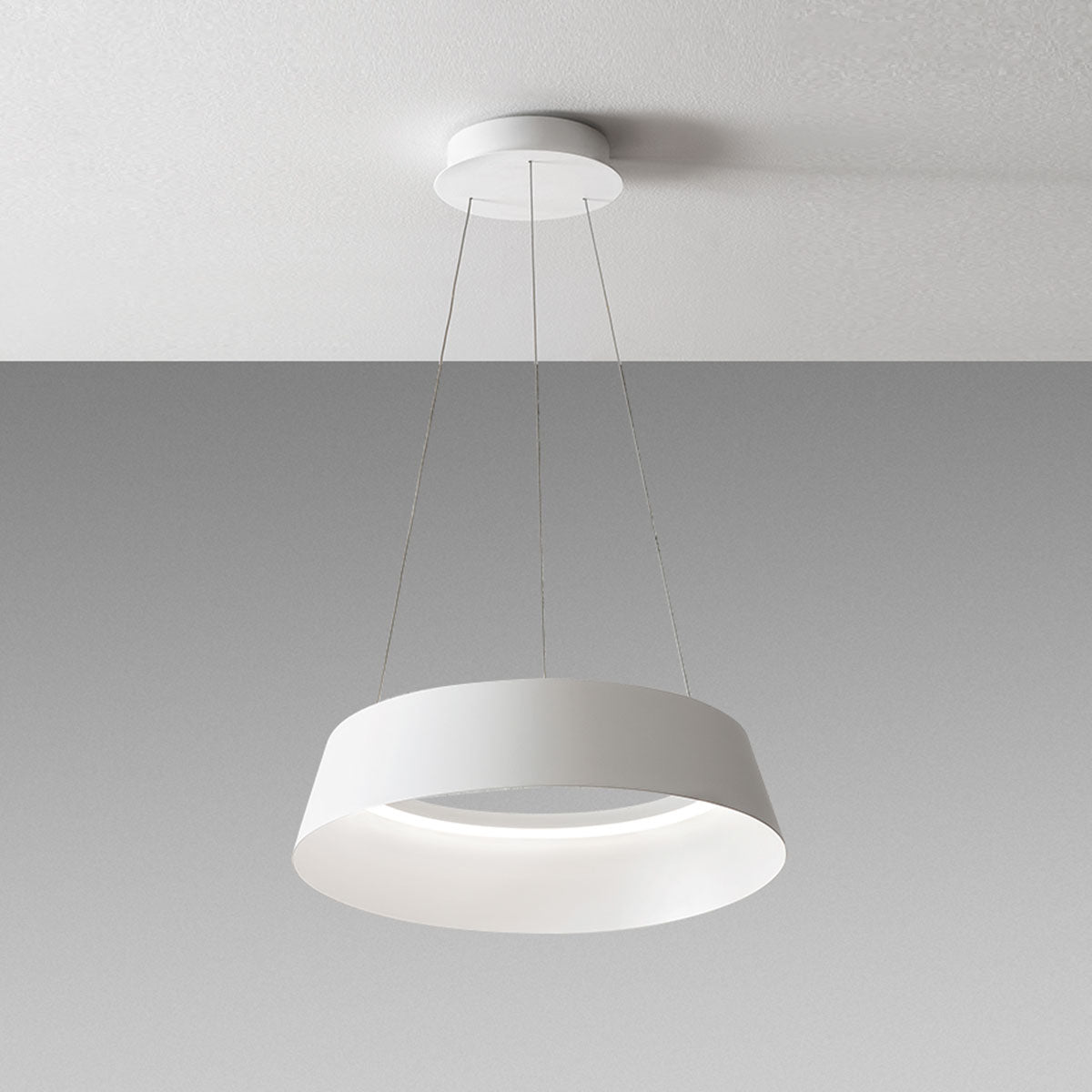 GEALUCE Sospensione montatura in alluminio satinato bianco-nero+oro. Diffusore in silicone bianco opale.LED JULIETTE BEST SELLER 2025 GEALUCE Sospensione montatura in alluminio satinato bianco-nero+oro. Diffusore in silicone bianco opale.LED JULIETTE BEST SELLER 2025